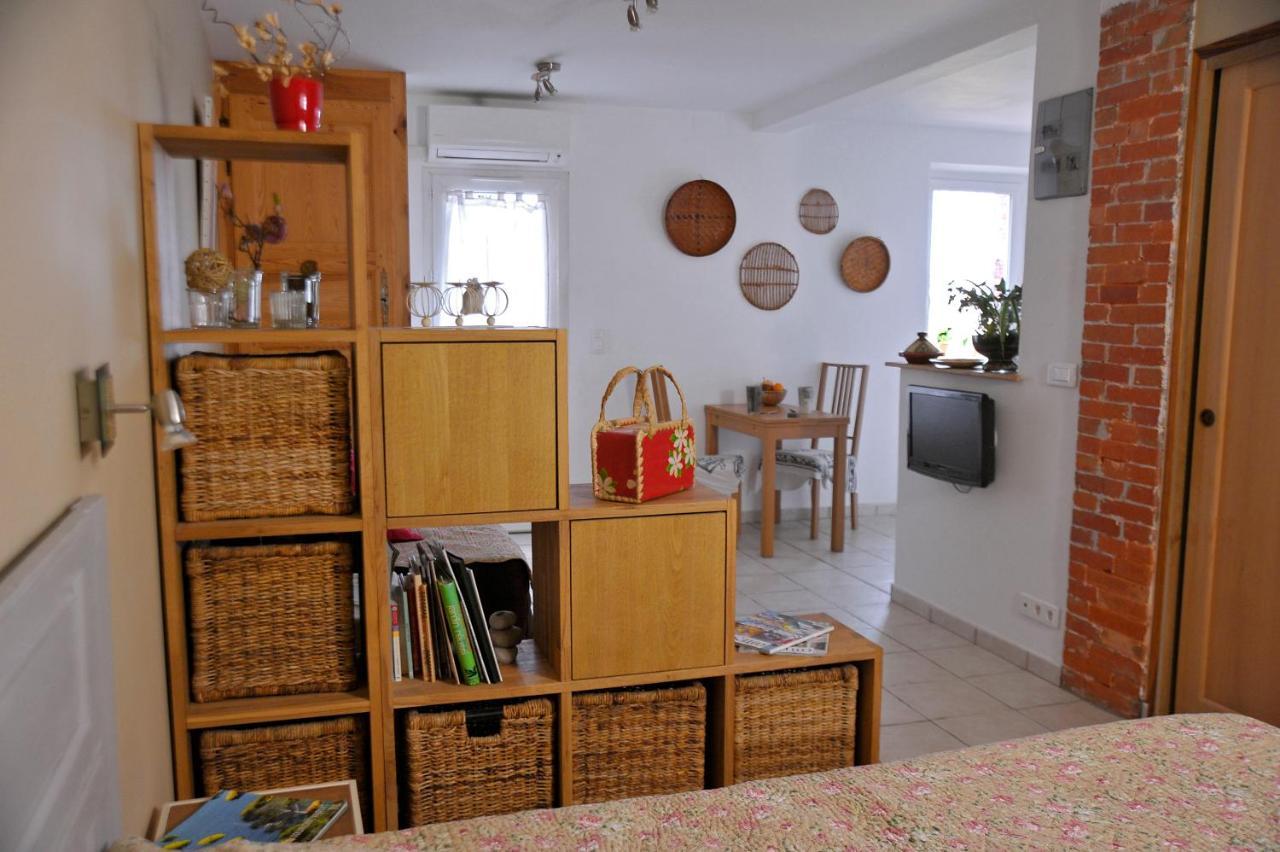 Bed&breakfast La Maison De Nathalie Les Mayons Exterior foto