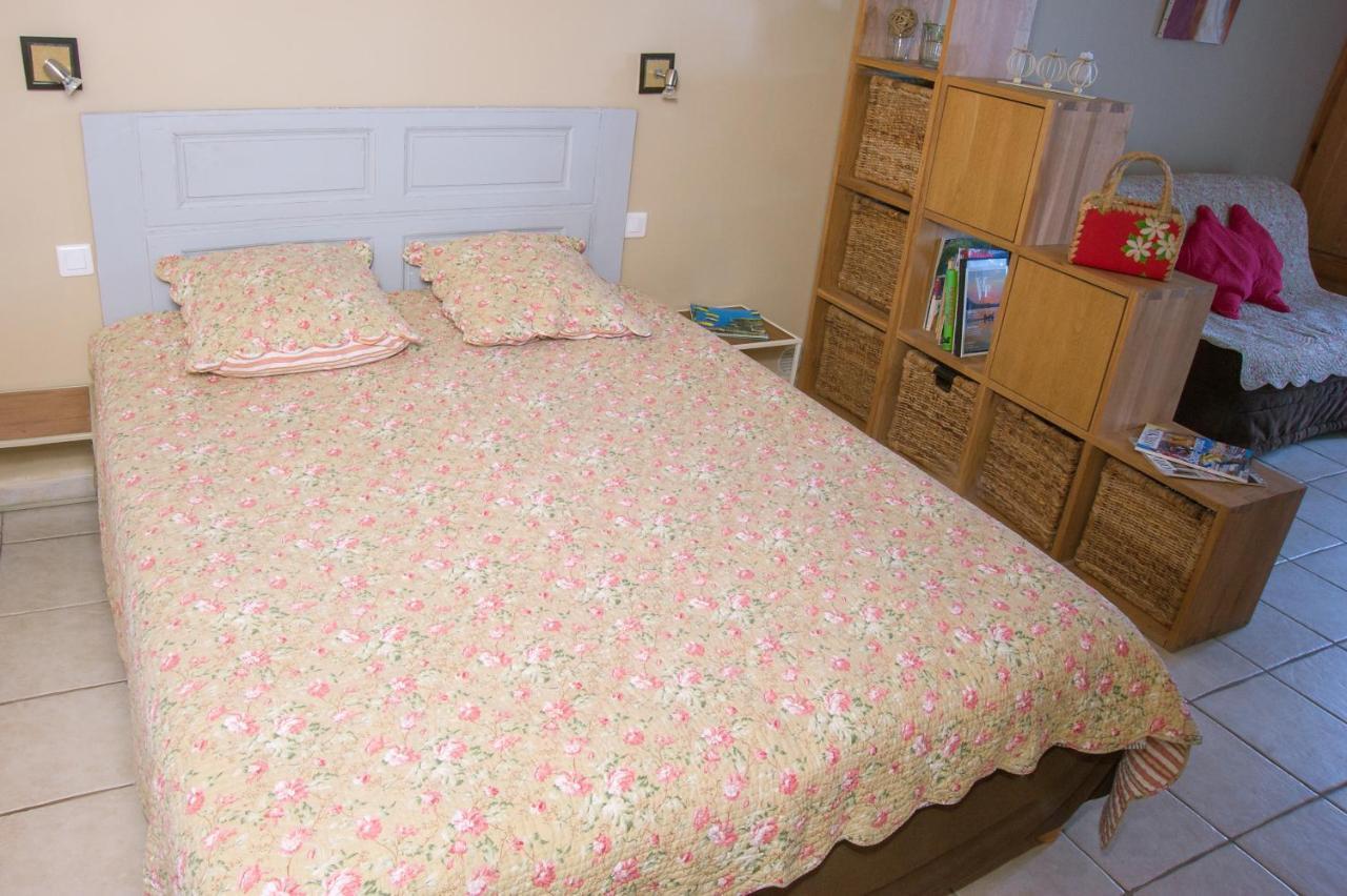 Bed&breakfast La Maison De Nathalie Les Mayons Exterior foto