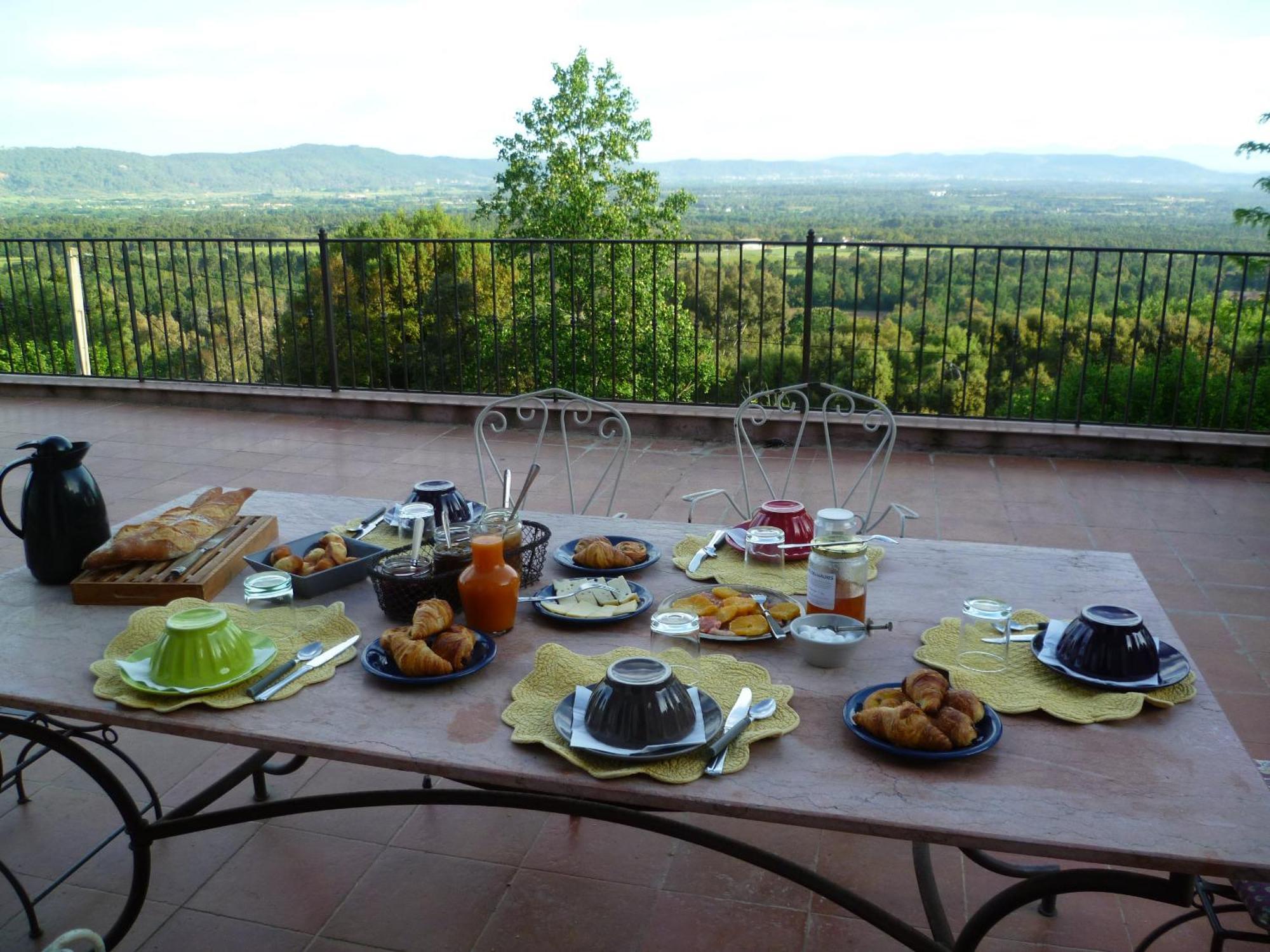 Bed&breakfast La Maison De Nathalie Les Mayons Exterior foto