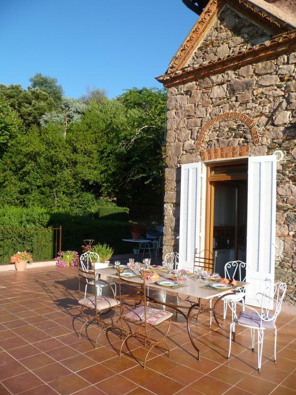 Bed&breakfast La Maison De Nathalie Les Mayons Exterior foto