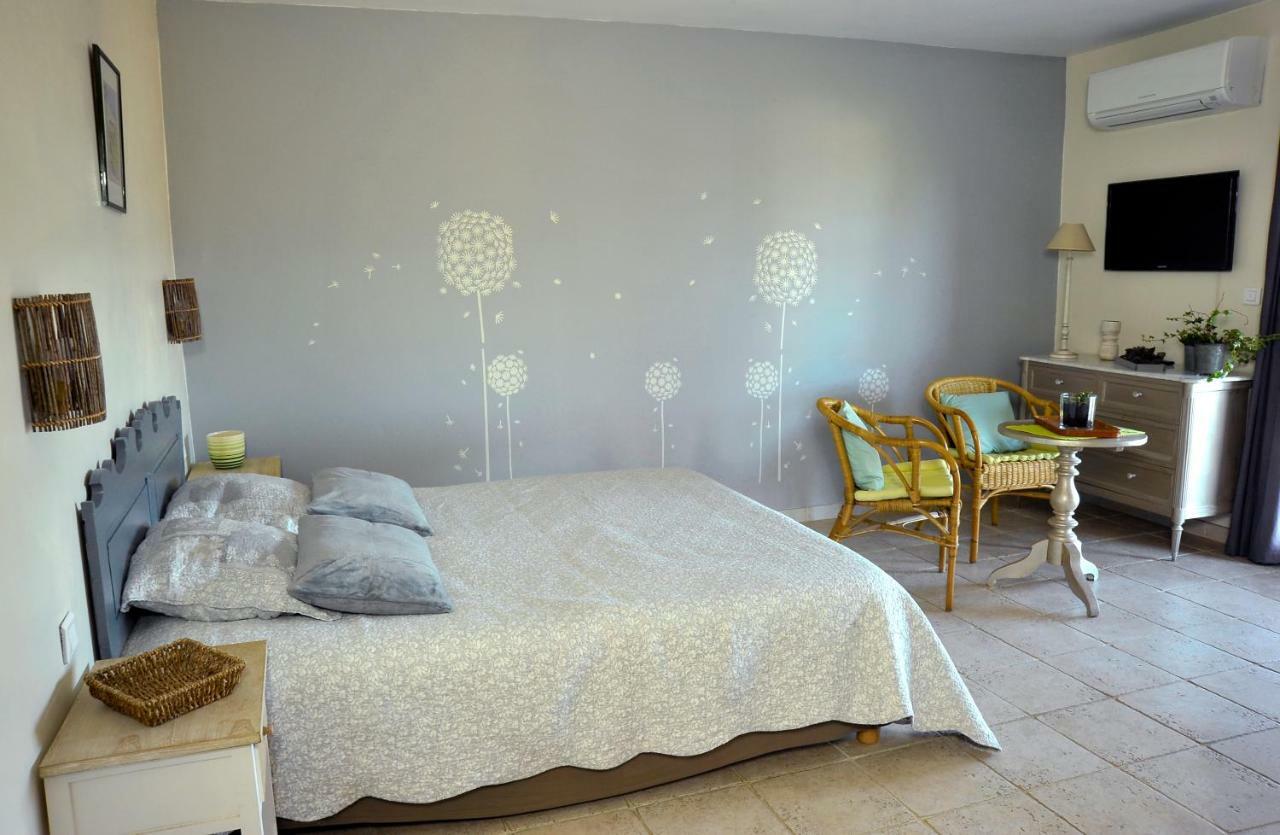 Bed&breakfast La Maison De Nathalie Les Mayons Exterior foto